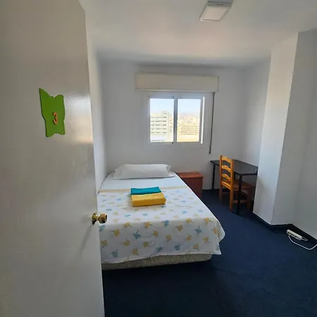 Habitación en casa particular Privada Comoda Centro Vialia Estacion De Tren Maria Zambrano Y Tambien Cerca A La Playa