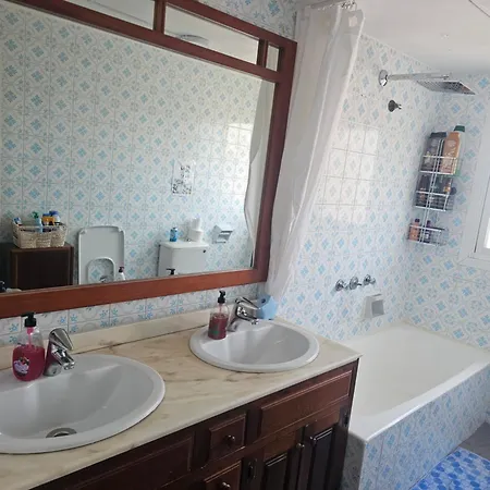 Habitación en casa particular Privada Comoda Centro Vialia Estacion De Tren Maria Zambrano Y Tambien Cerca A La Playa Málaga